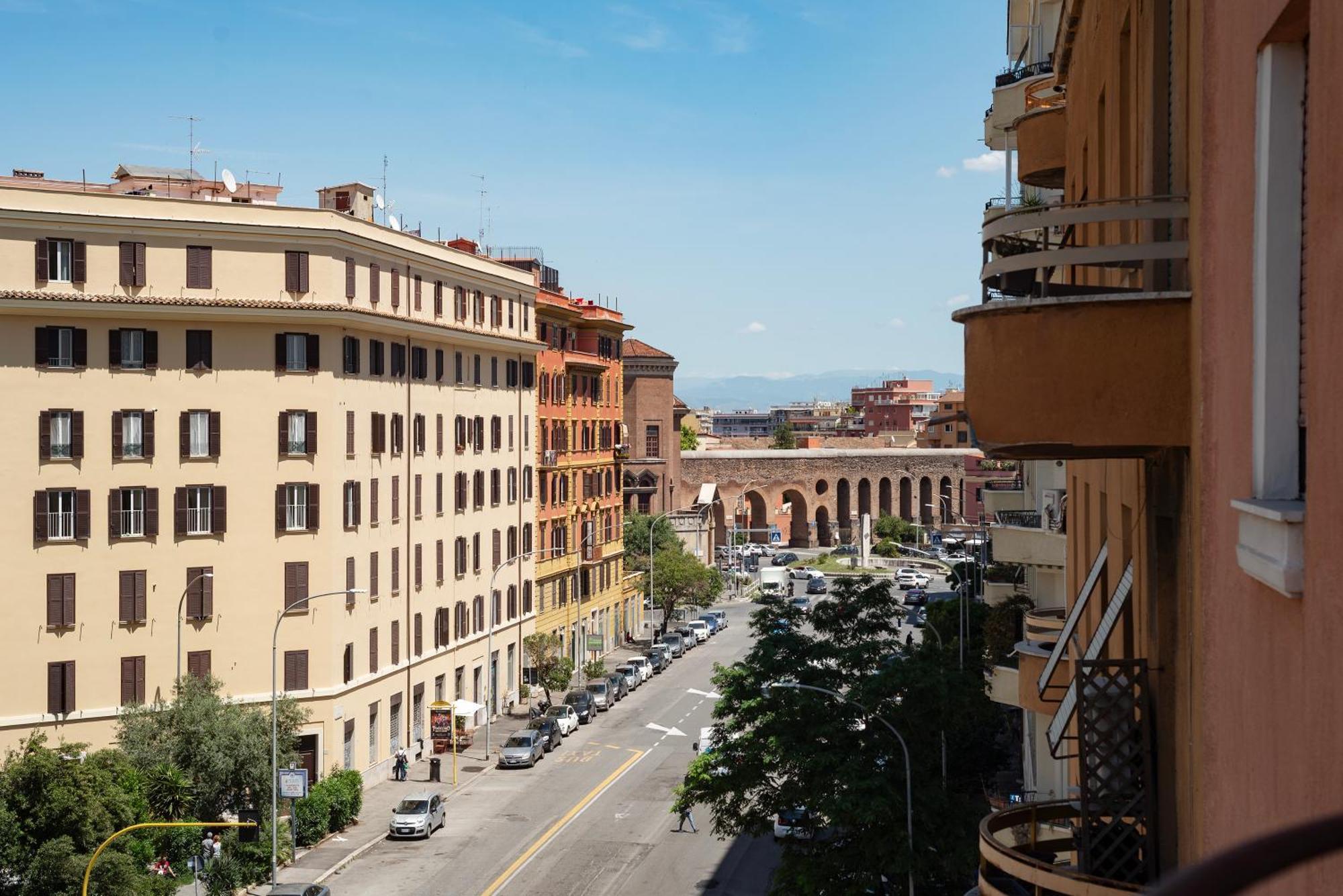 Vista Sulla Basilica Di San Giovanni Mm Lodi Apt Rom Exterior foto